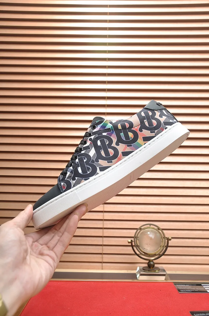 Men's shoes💰480💶[Burberry] (cowhide lining) classic low-top sneakers｜Imported cowhide with classic plaid fabric｜Cow leather lining｜Original outsole｜Fine workmanship and comfortable to wear Size: 38-44 (customized at 45)